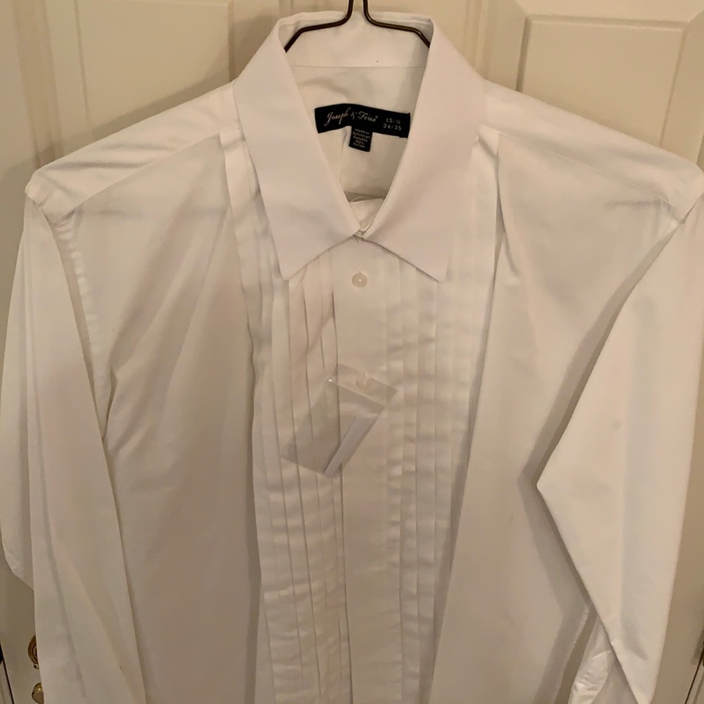 Men’s tuxedo shirt with collar stays